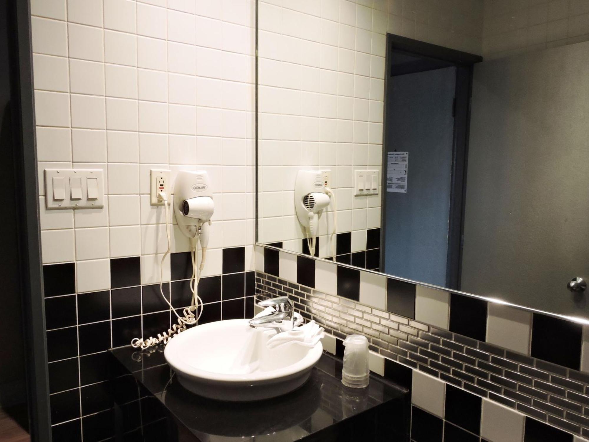 Hotel Newstar Montreal Ngoại thất bức ảnh